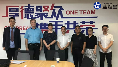 德國(guó)智能制造領(lǐng)域?qū)＜覅⒃L藍(lán)炬星集成灶智造小鎮(zhèn)